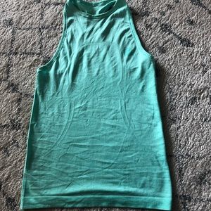 Lululemon tank 4